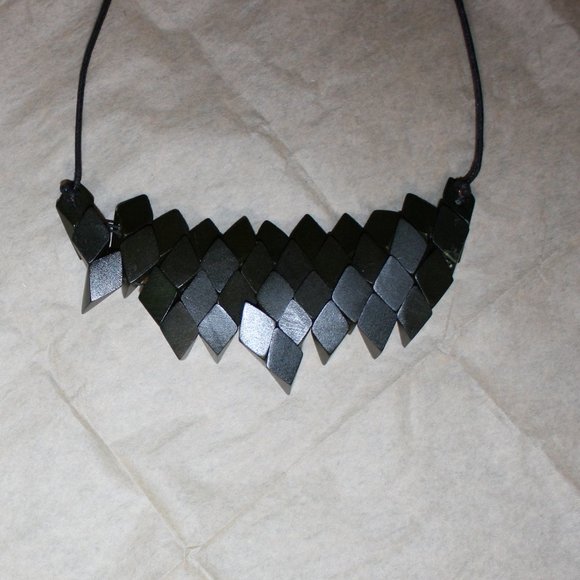 Elk Wood Facet Bead Plate Necklace - Picture 4 of 6